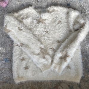 Adorable NWOT fuzzy sweater